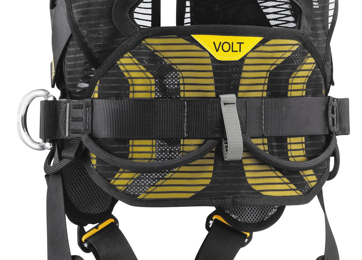 The safety vest ensures that the Volt harness keeps its shape and retains its adjustment settings between donning while giving optimal freedom of free movement.